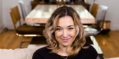 UP CLOSE - Naughty Nicki Hunter Wants HAIR PULLING RAW FUCK From Parker Savage Until She SQUIRTS