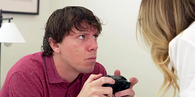 Step Sisters School Uniform - S19:E7 - Brattysis