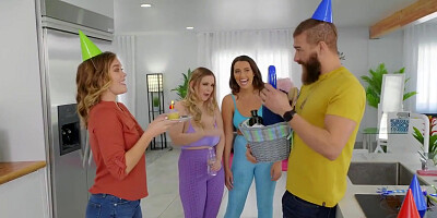 Smashing My Hot Lesbian Roommates