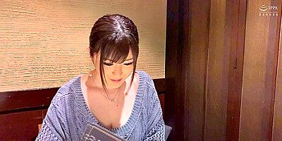長身爆乳がエロすぎのほのかちゃんを突きまくり