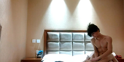 A young western man gave his Korean girlfriend a rough time.