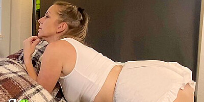 Kymber Leigh - Big Ass Milf Stuck In Couch