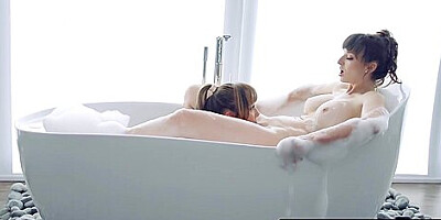 Racked Milf Tribs With Stacked Latina In The Bathtub! - Lexi Luna And Jenna Sativa