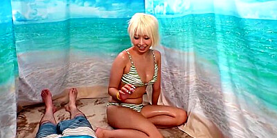 [hjmo-510] A Swimsuit Gal And A Guy Who Met At The Sea In Shonan Meet For The First Time And Try Bare Thigh Oil Massage In The Matching Car! Scene 2