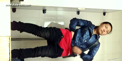 chinese girls go to toilet.24