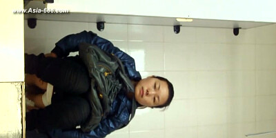 chinese girls go to toilet.24