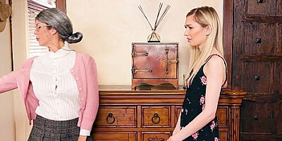 Mrs. Doubtfire - A Lesbian Porn Parody