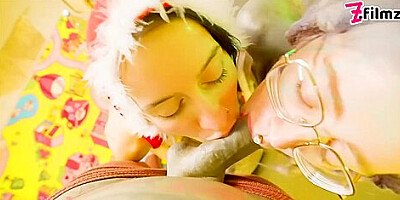 Anuskatzz And Stacy Blooms Christmas Threesome