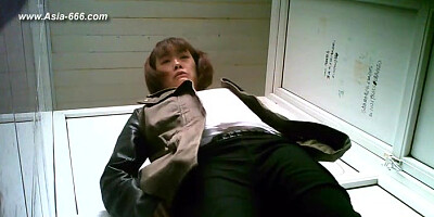 chinese girls go to toilet.84