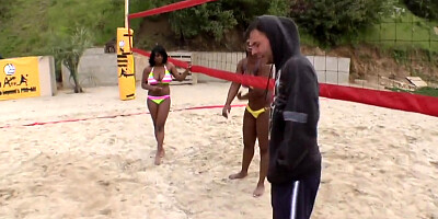 Two sweet chocolates Jada Fire and Aryana Starr postured in the doggy style