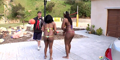 Two sweet chocolates Jada Fire and Aryana Starr postured in the doggy style