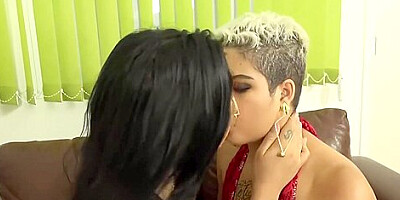 Amanda Souza And Amanda S - Flirtatious Lesbian Scissoring Video